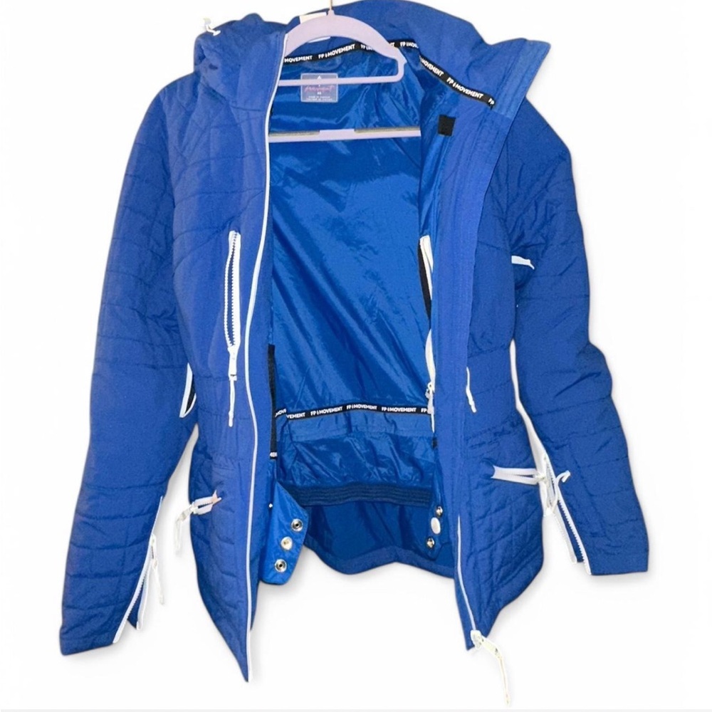 Free People Blue Quilted Ski jacket with White Accents & zip pockets NWOT